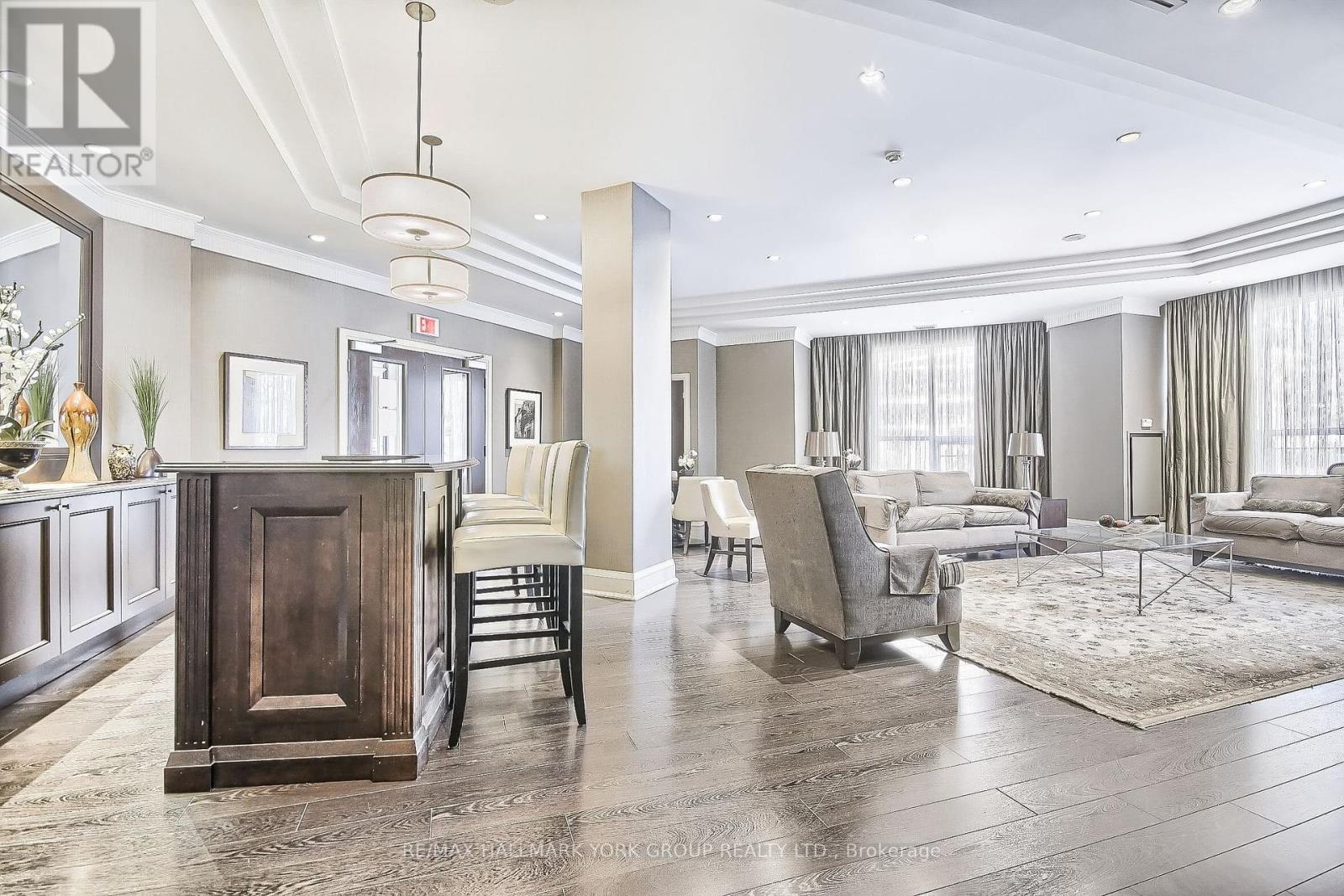 Photo 15 of 434 180 John West Way, Aurora ON