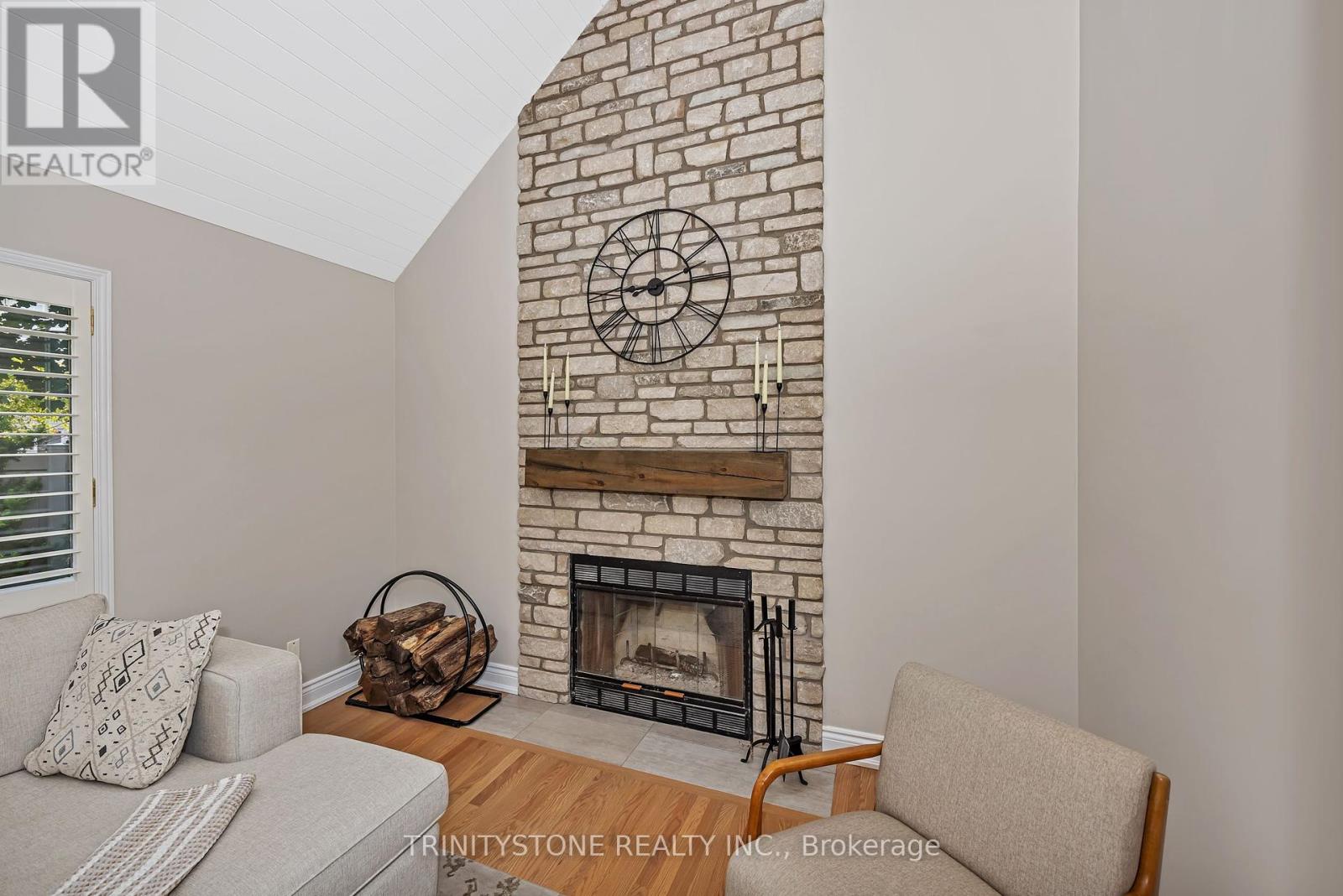Photo 17 of 32 Kyle Avenue, Ottawa ON