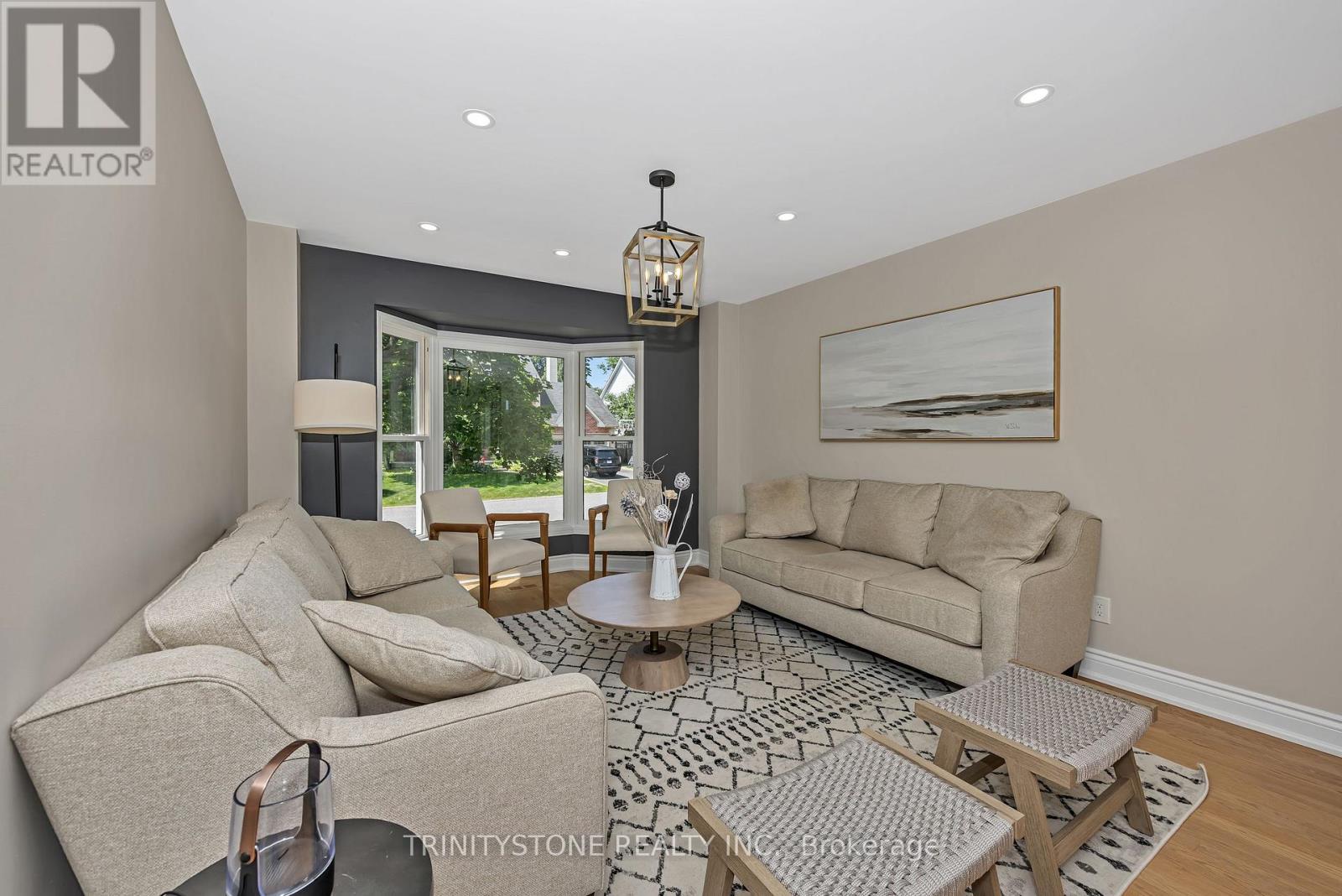 Photo 6 of 32 Kyle Avenue, Ottawa ON