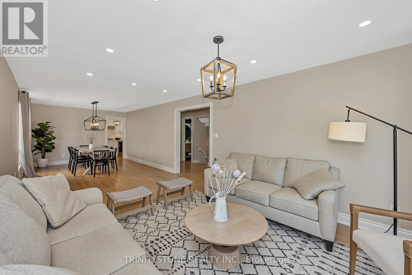 Photo 8 of 32 Kyle Avenue, Ottawa ON