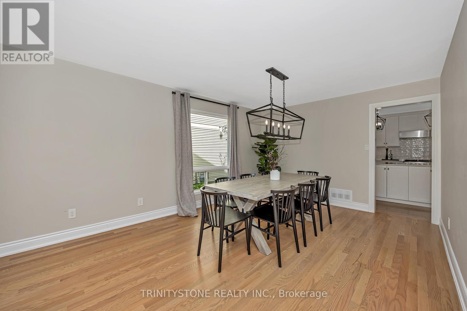 Photo 9 of 32 Kyle Avenue, Ottawa ON