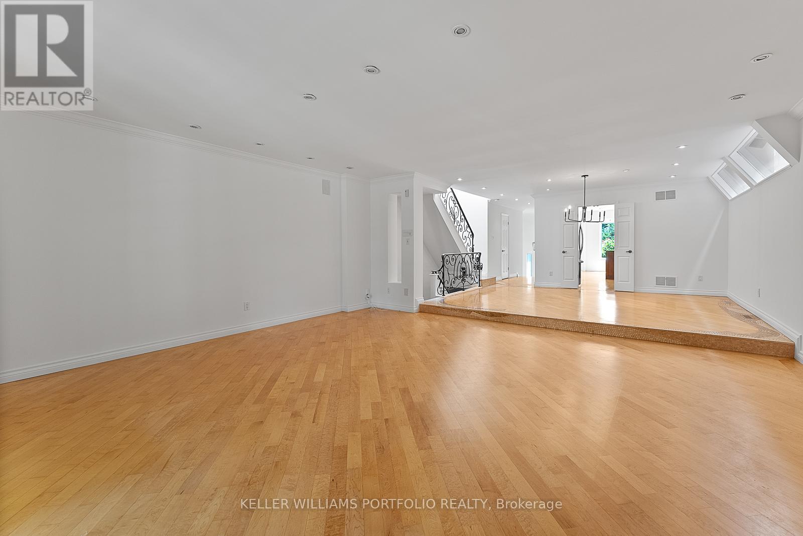 Photo 12 of 150 Rose Park Drive, Toronto ON