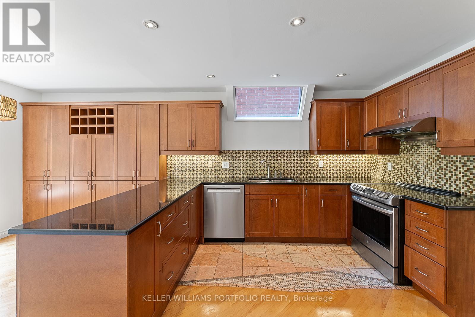 Photo 15 of 150 Rose Park Drive, Toronto ON