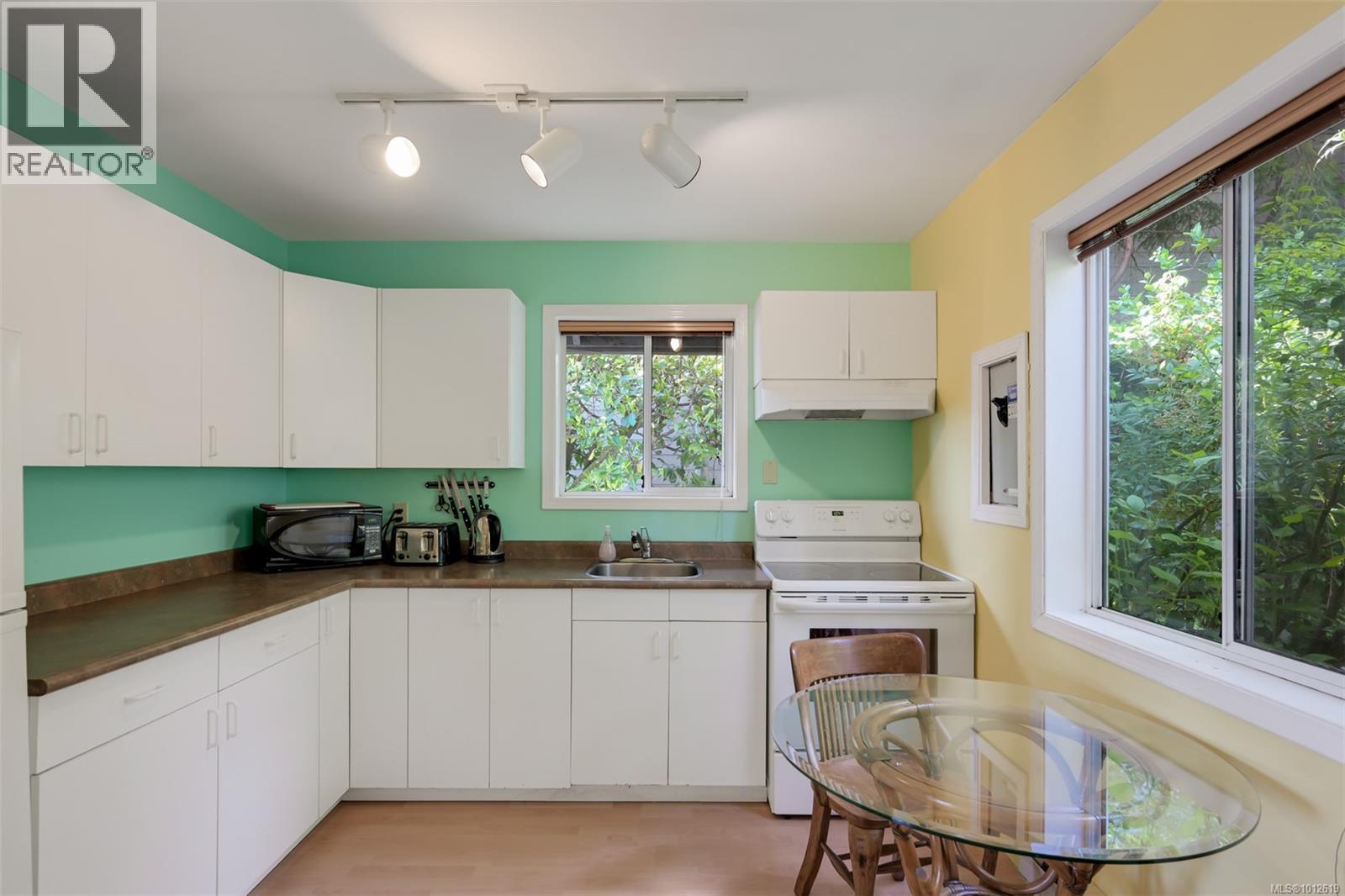 4955 Cordova Bay Rd, Saanich