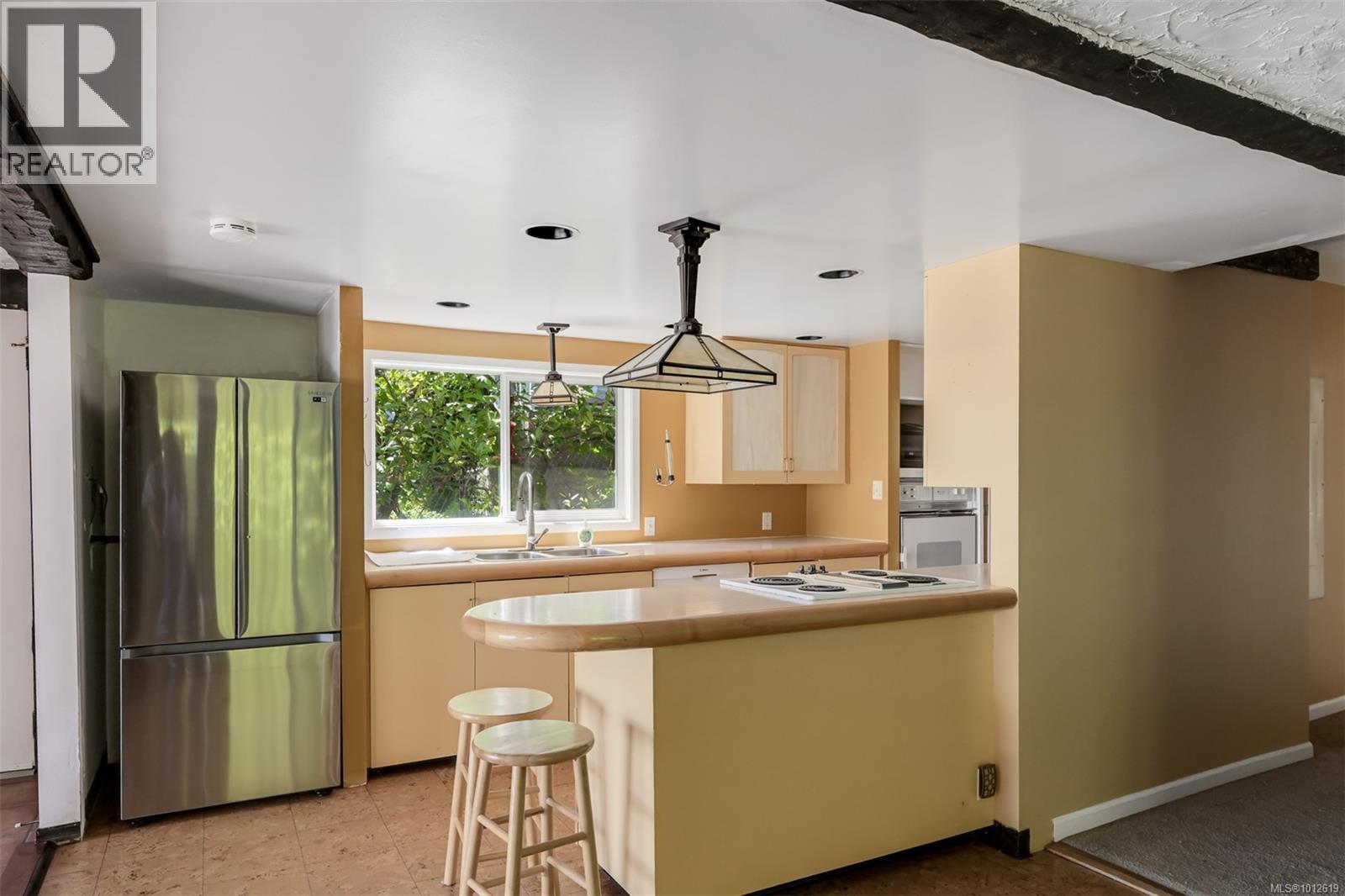 4955 Cordova Bay Rd, Saanich