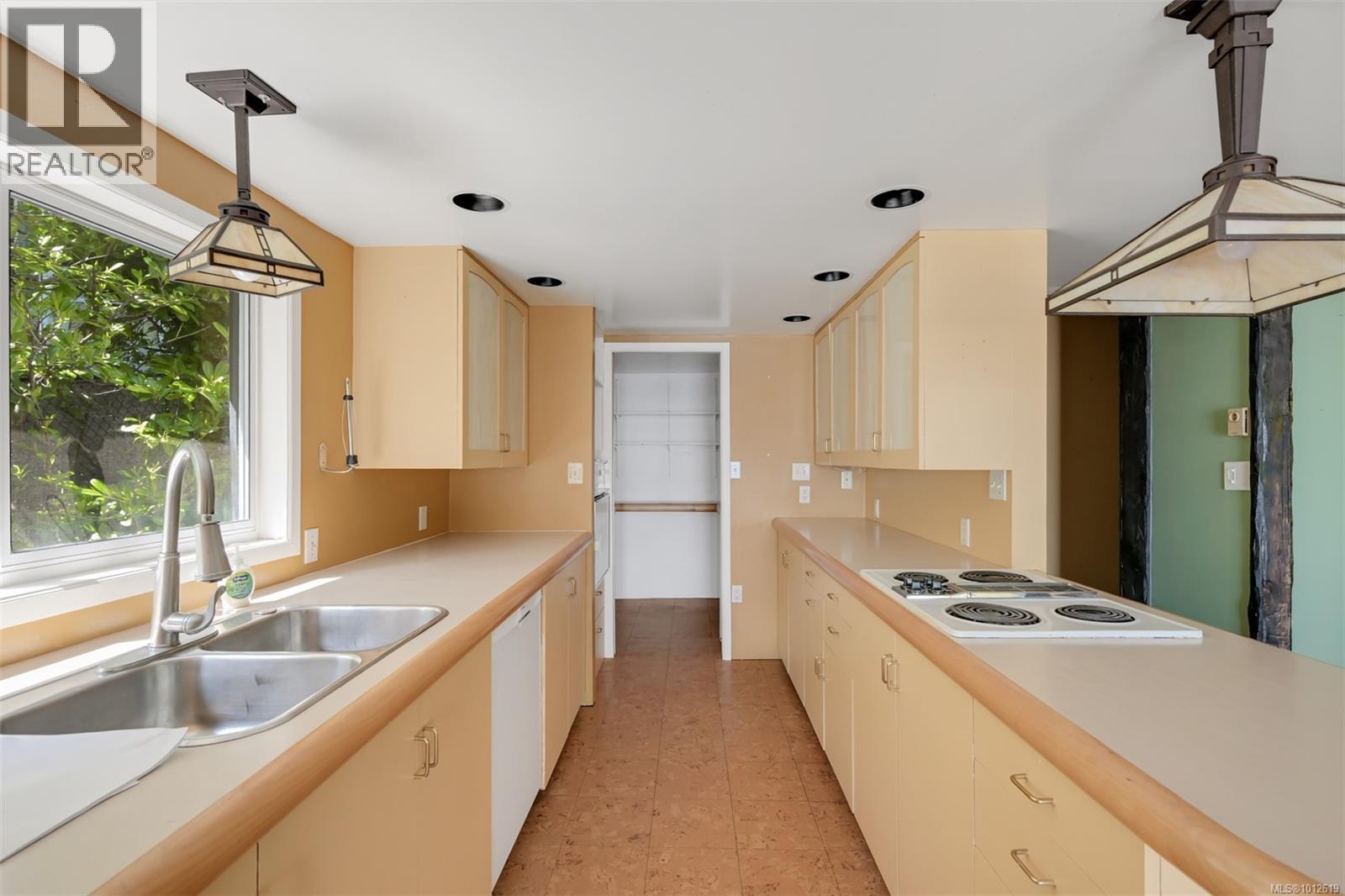 4955 Cordova Bay Rd, Saanich