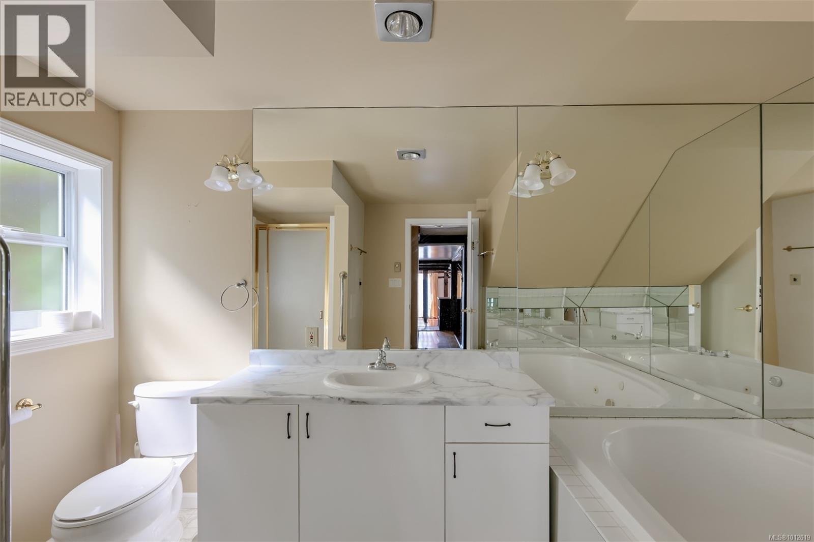 4955 Cordova Bay Rd, Saanich