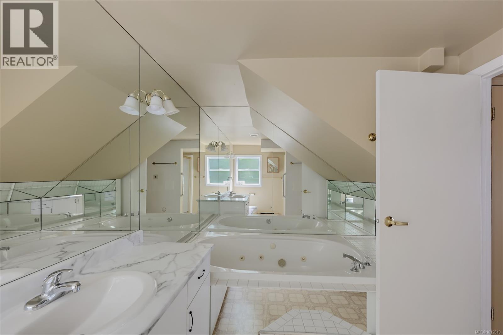 4955 Cordova Bay Rd, Saanich
