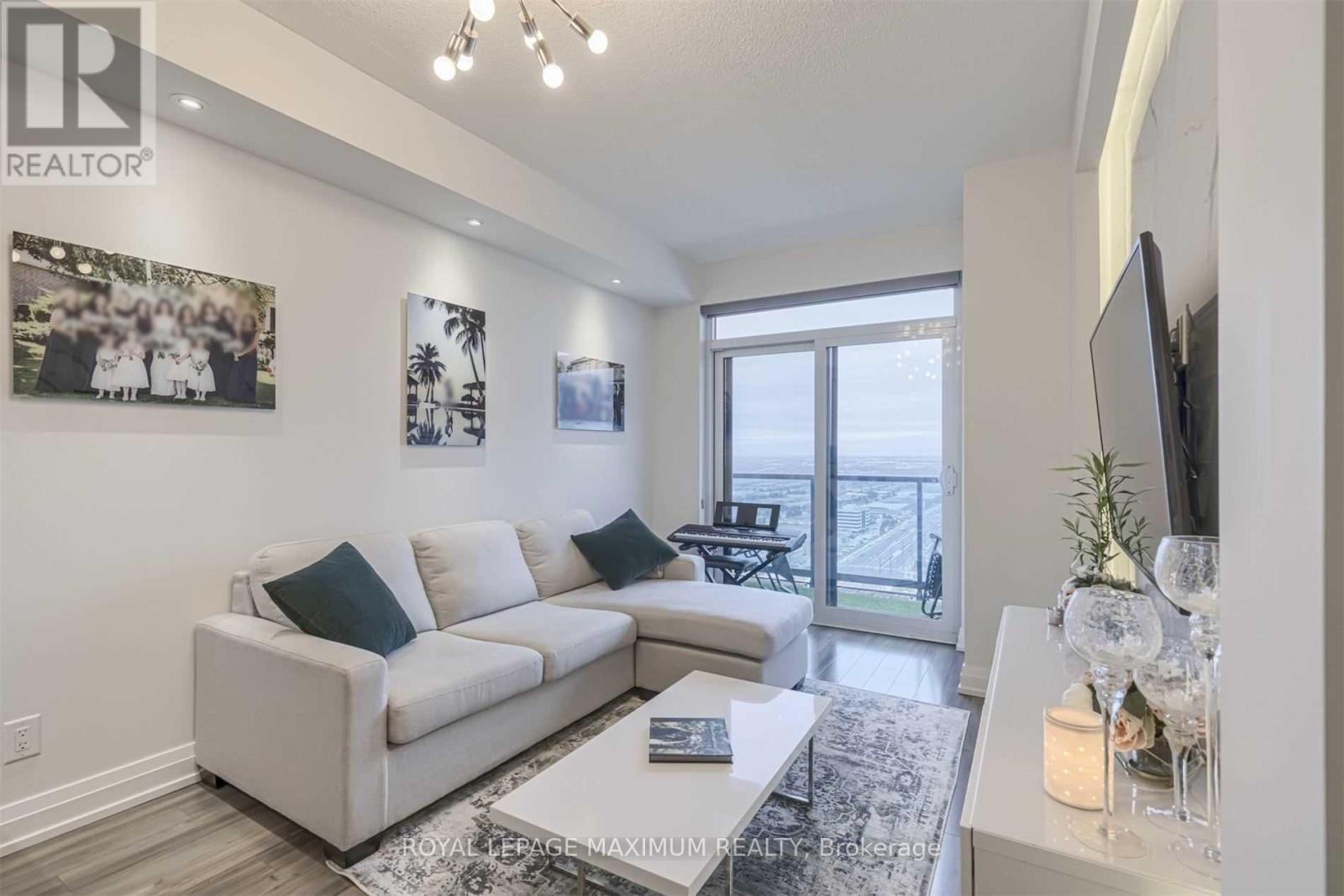 Photo 3 of 2507 3700 Highway 7 Road W, Vaughan ON