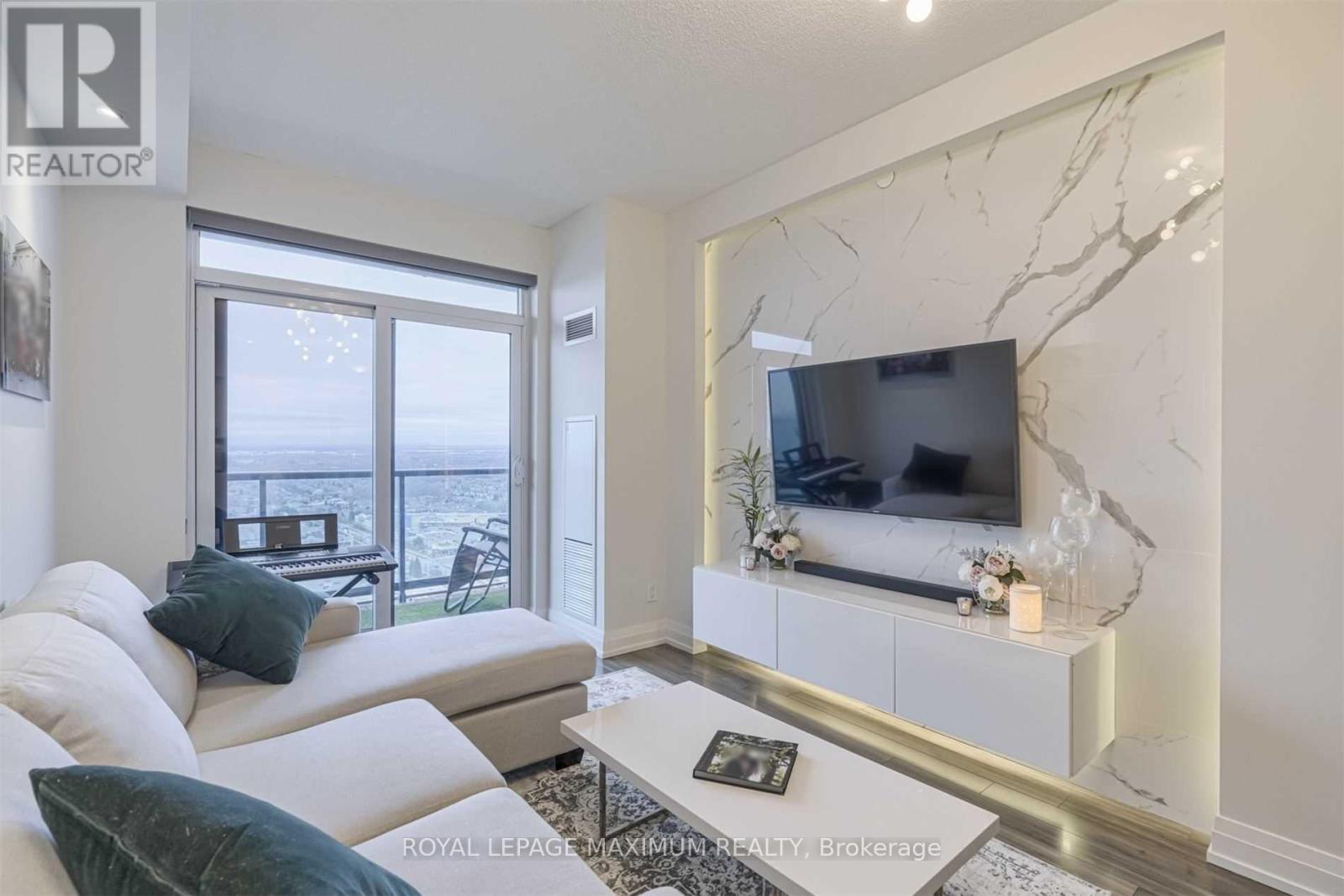 Photo 4 of 2507 3700 Highway 7 Road W, Vaughan ON