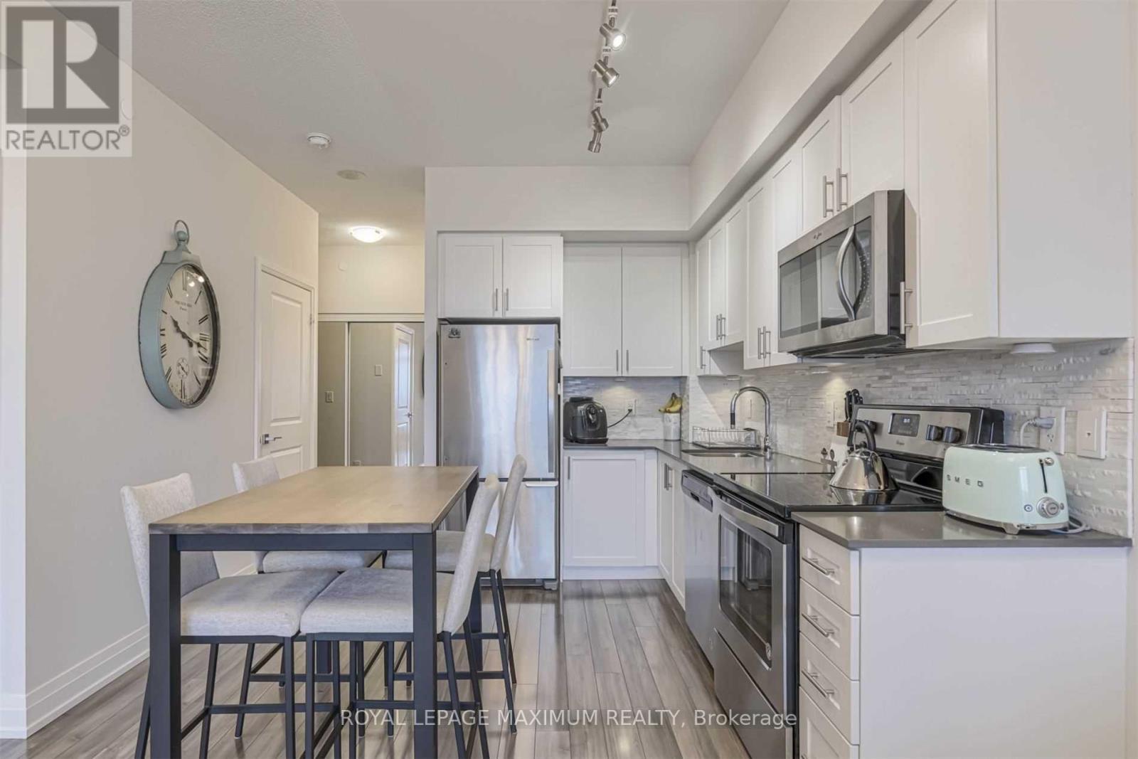 Photo 5 of 2507 3700 Highway 7 Road W, Vaughan ON