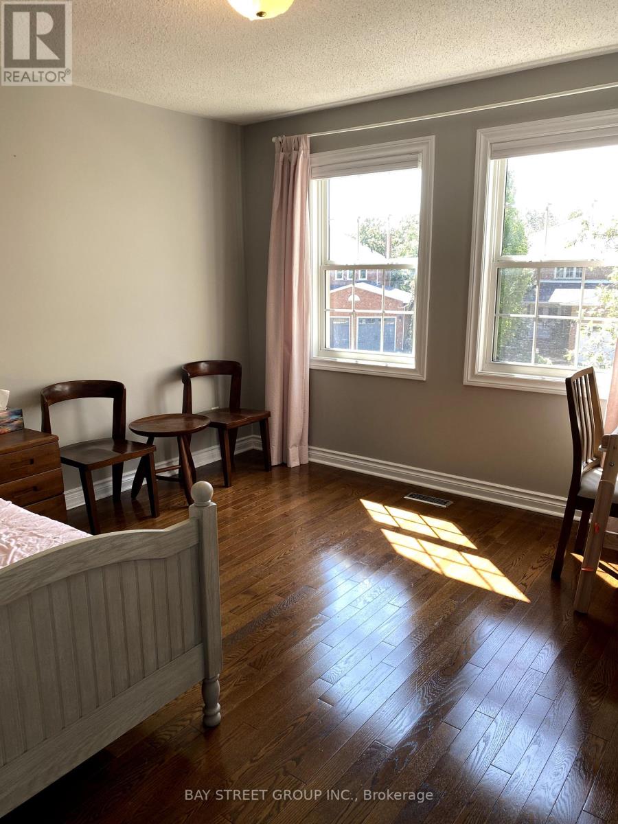 Photo 13 of 1322 Roseberry Crescent, Oakville ON