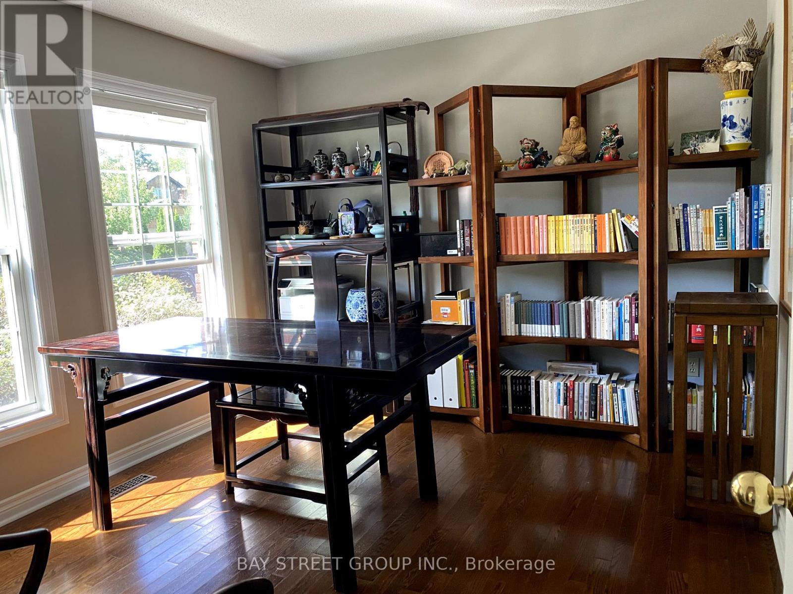Photo 4 of 1322 Roseberry Crescent, Oakville ON
