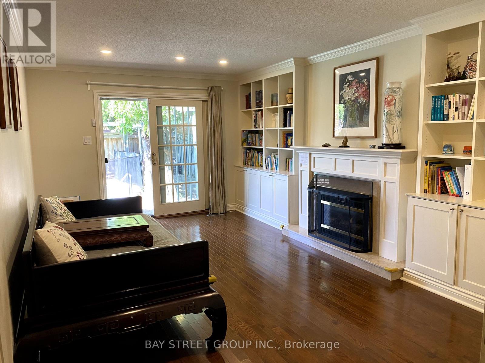 Photo 9 of 1322 Roseberry Crescent, Oakville ON