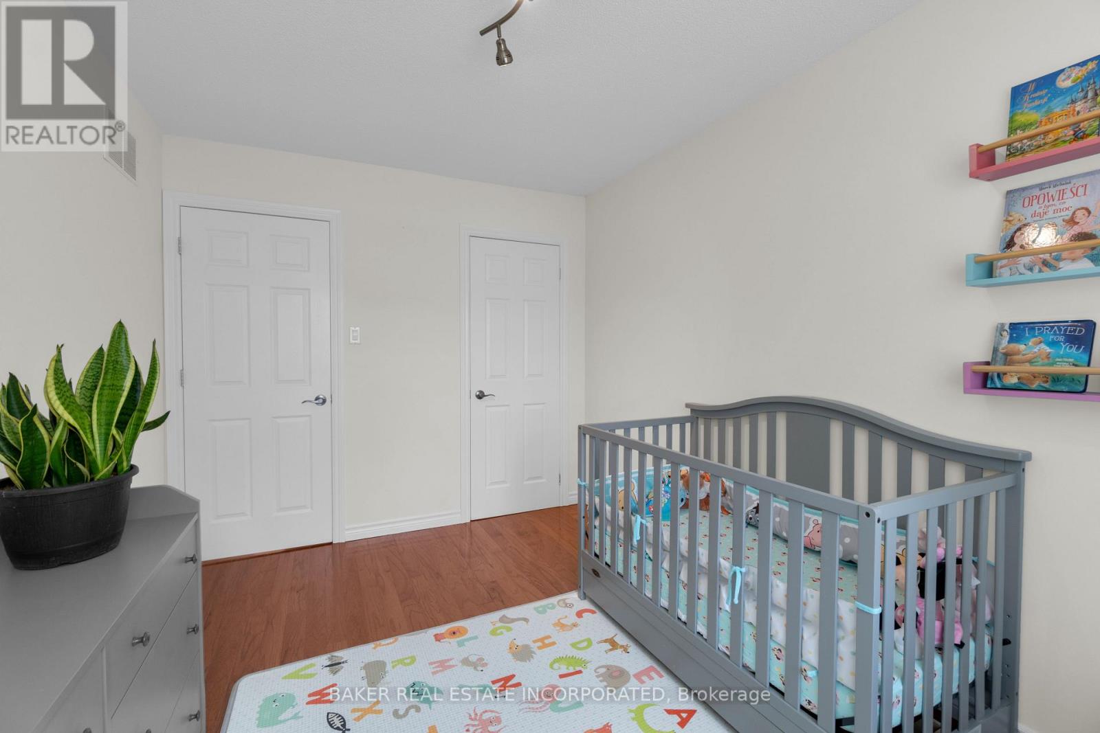 Photo 21 of 47 333 Meadows Boulevard, Mississauga ON
