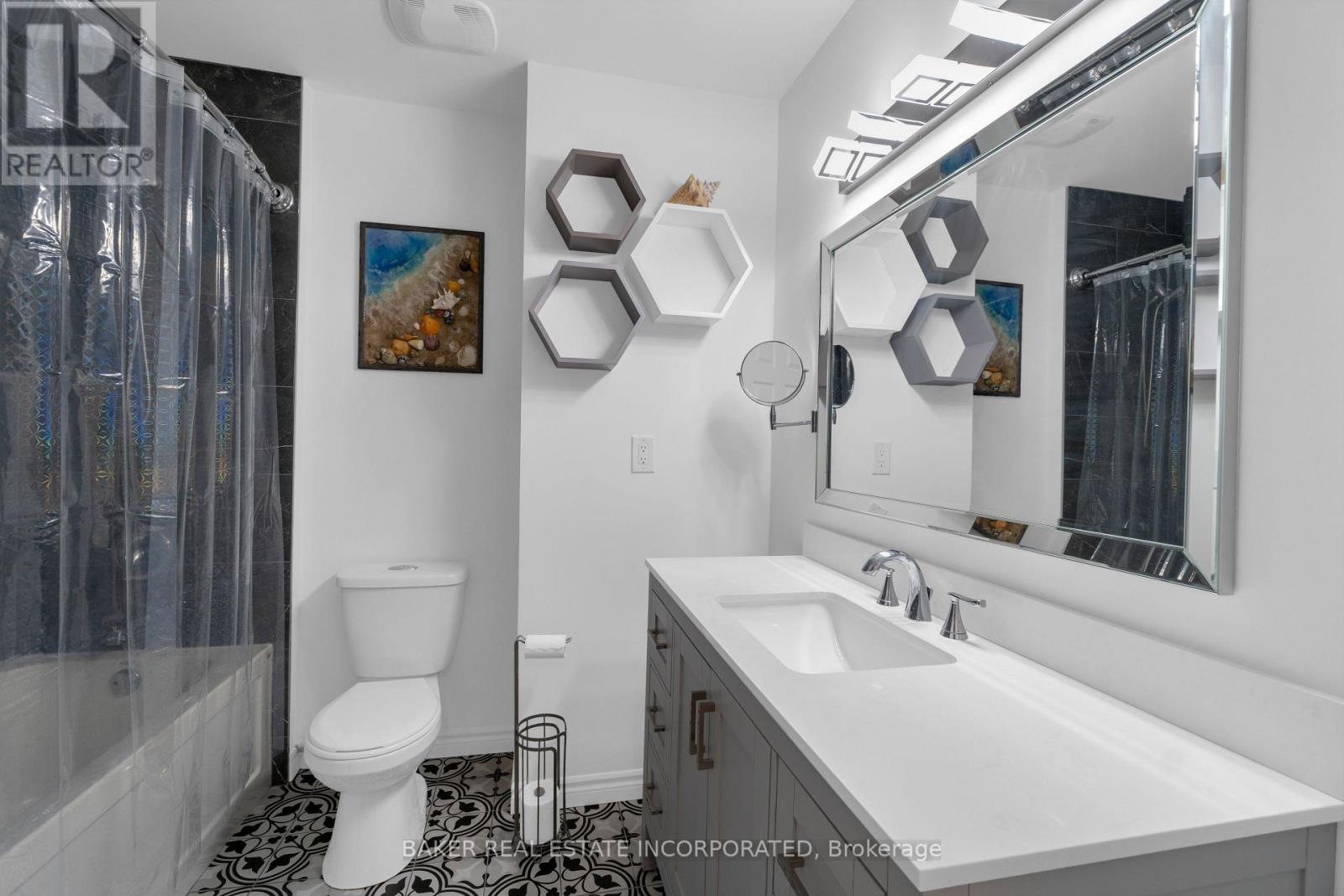 Photo 24 of 47 333 Meadows Boulevard, Mississauga ON