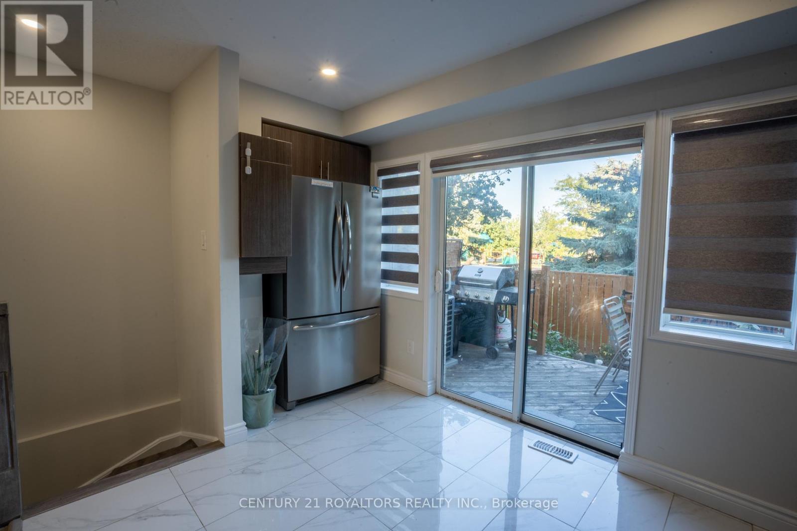 Photo 12 of 28 Spadina Road, Brampton ON