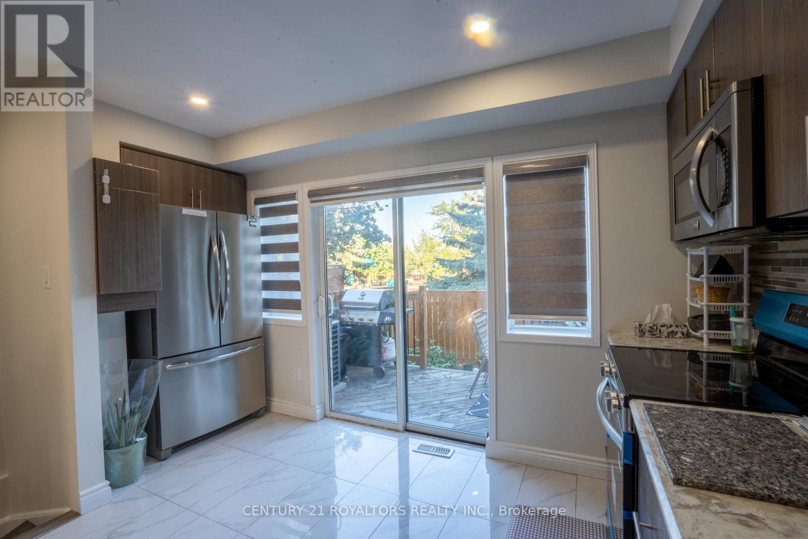 Photo 13 of 28 Spadina Road, Brampton ON