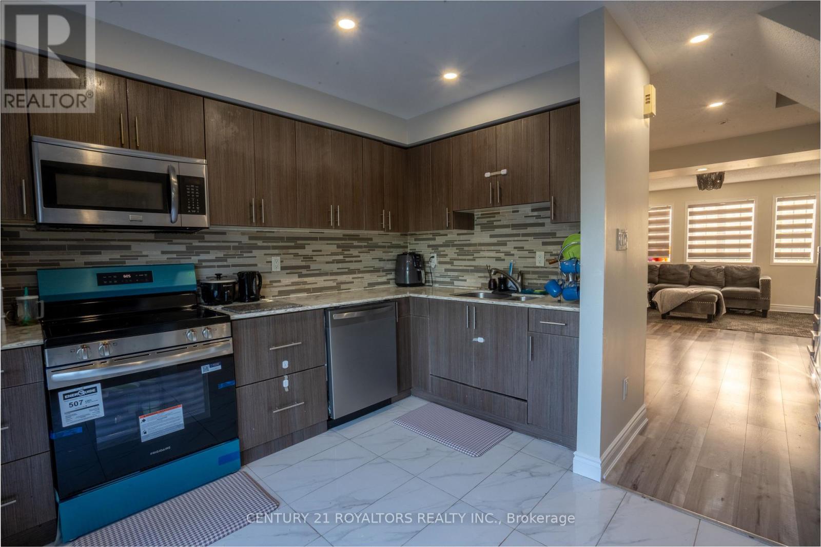 Photo 15 of 28 Spadina Road, Brampton ON