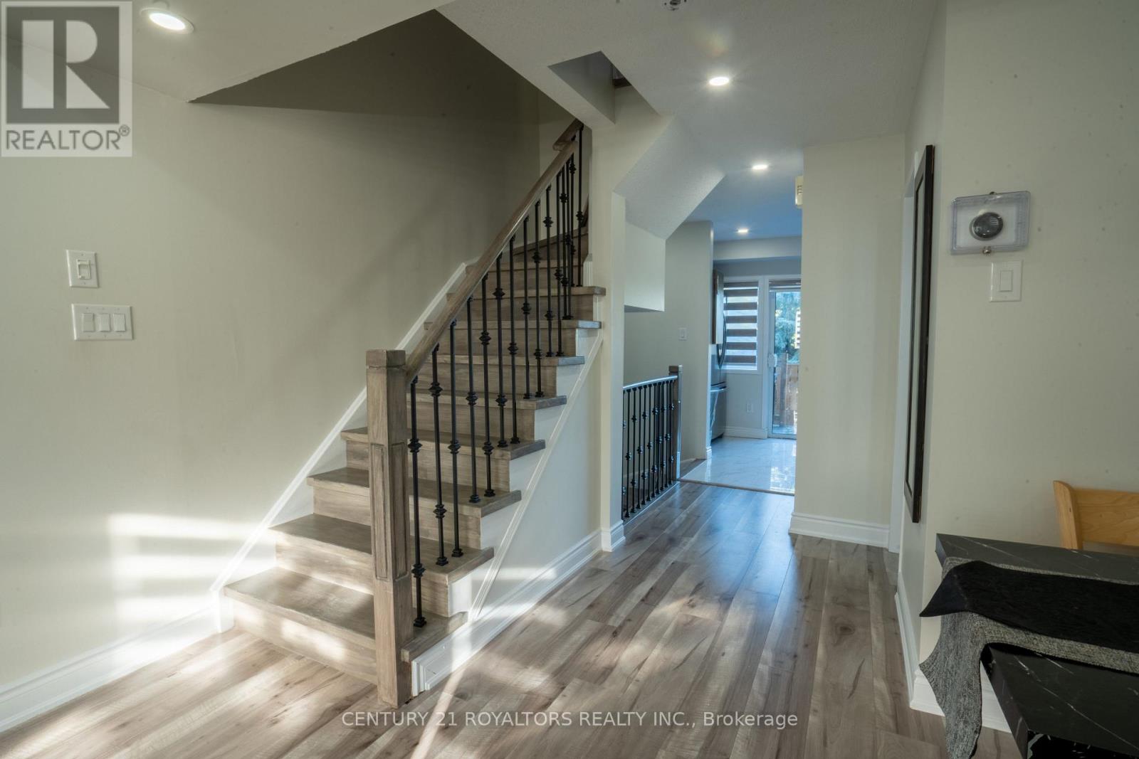 Photo 16 of 28 Spadina Road, Brampton ON