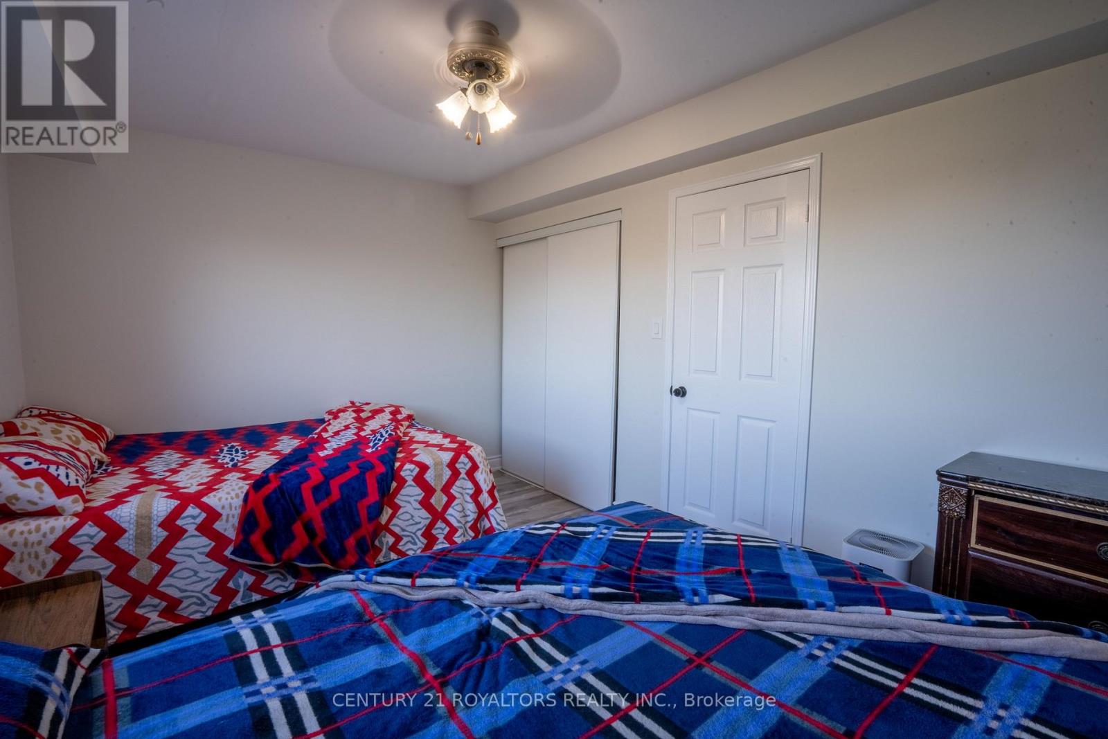 Photo 21 of 28 Spadina Road, Brampton ON