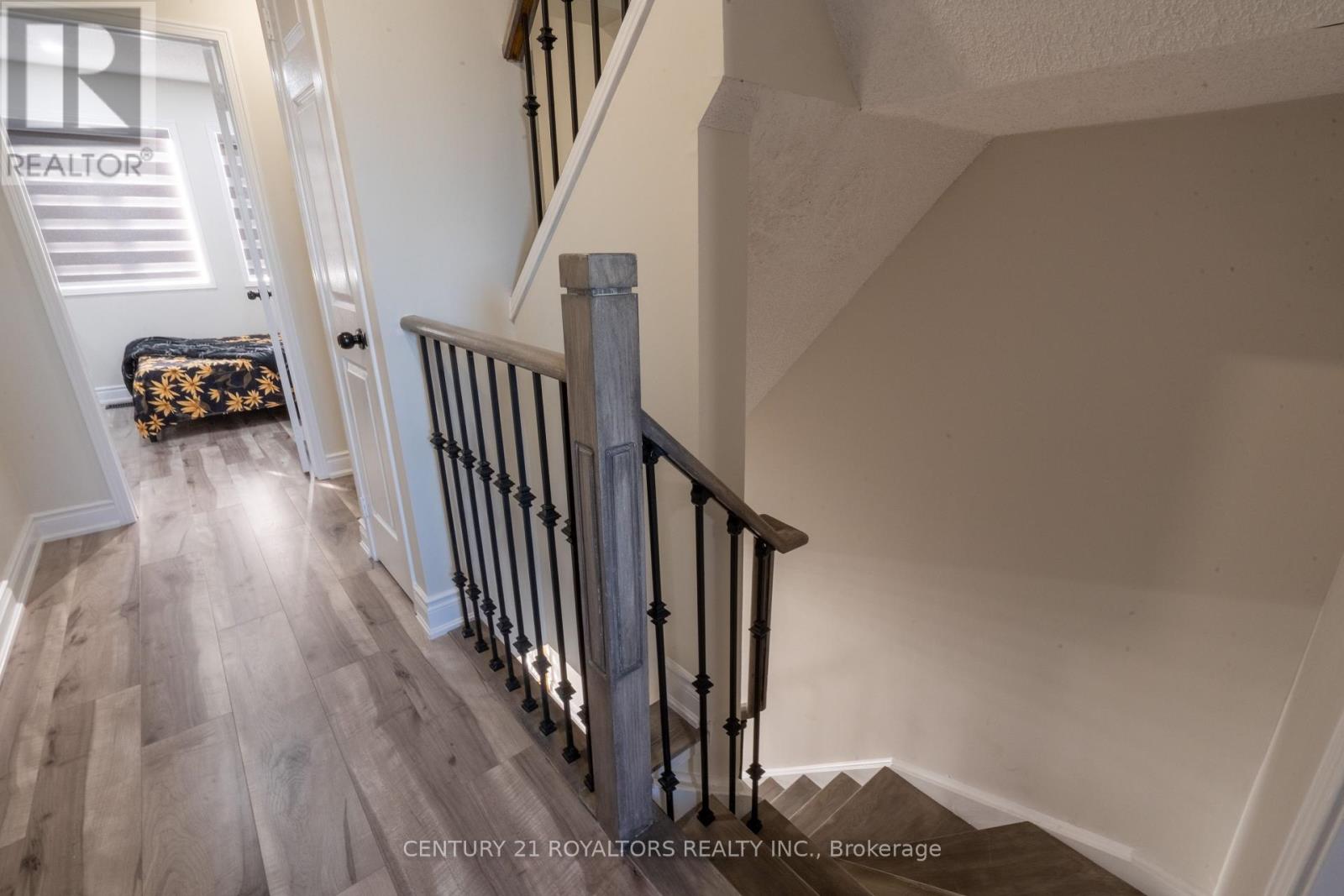 Photo 23 of 28 Spadina Road, Brampton ON