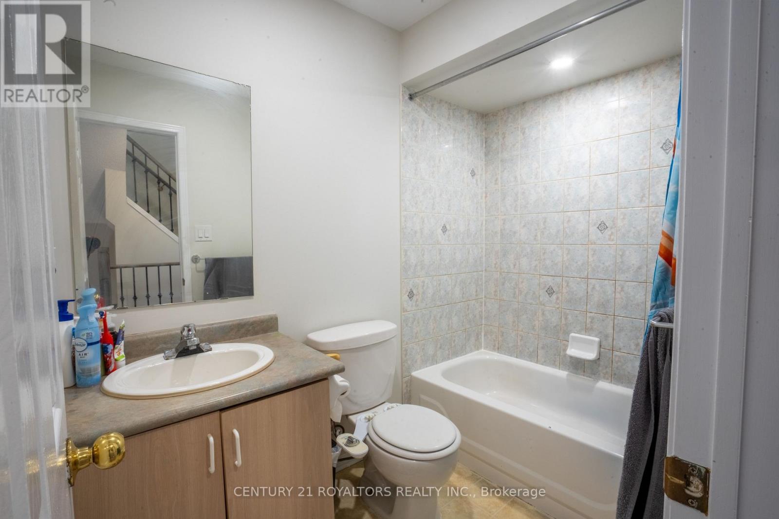 Photo 27 of 28 Spadina Road, Brampton ON