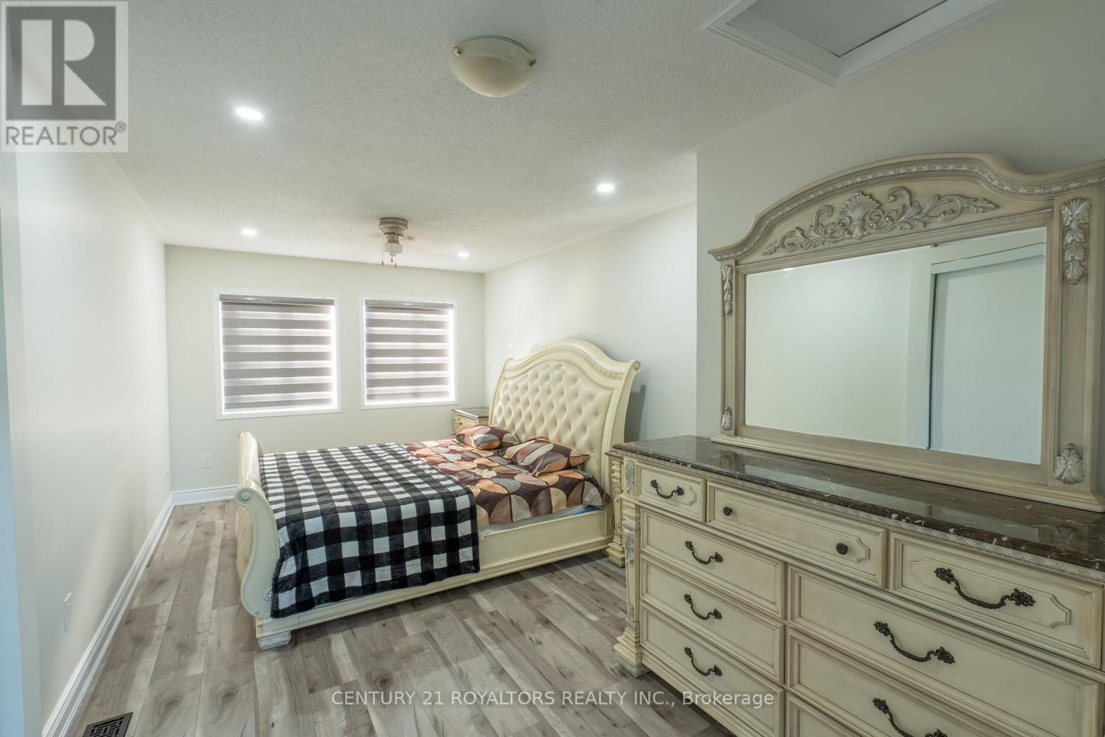 Photo 28 of 28 Spadina Road, Brampton ON