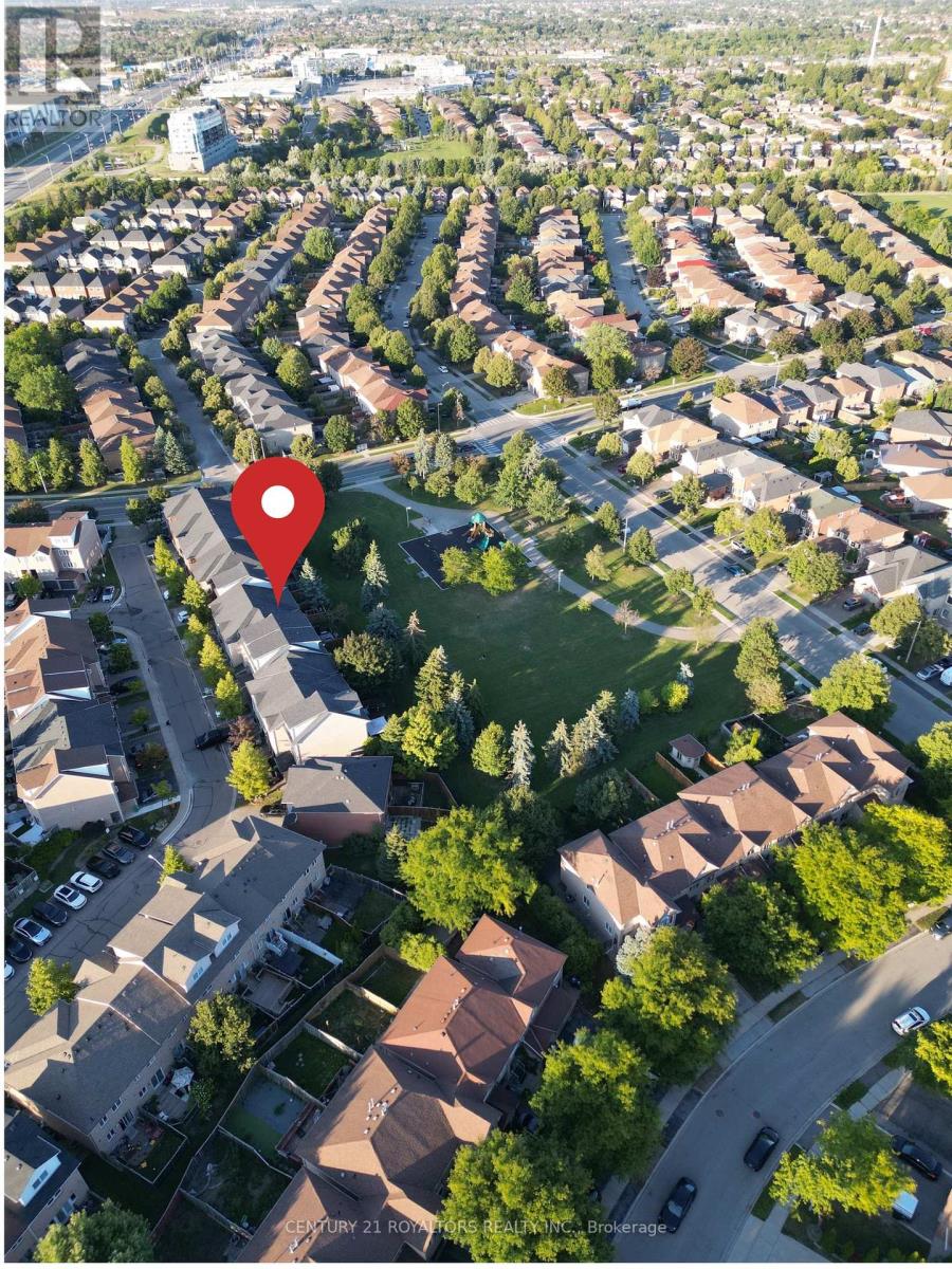 Photo 39 of 28 Spadina Road, Brampton ON