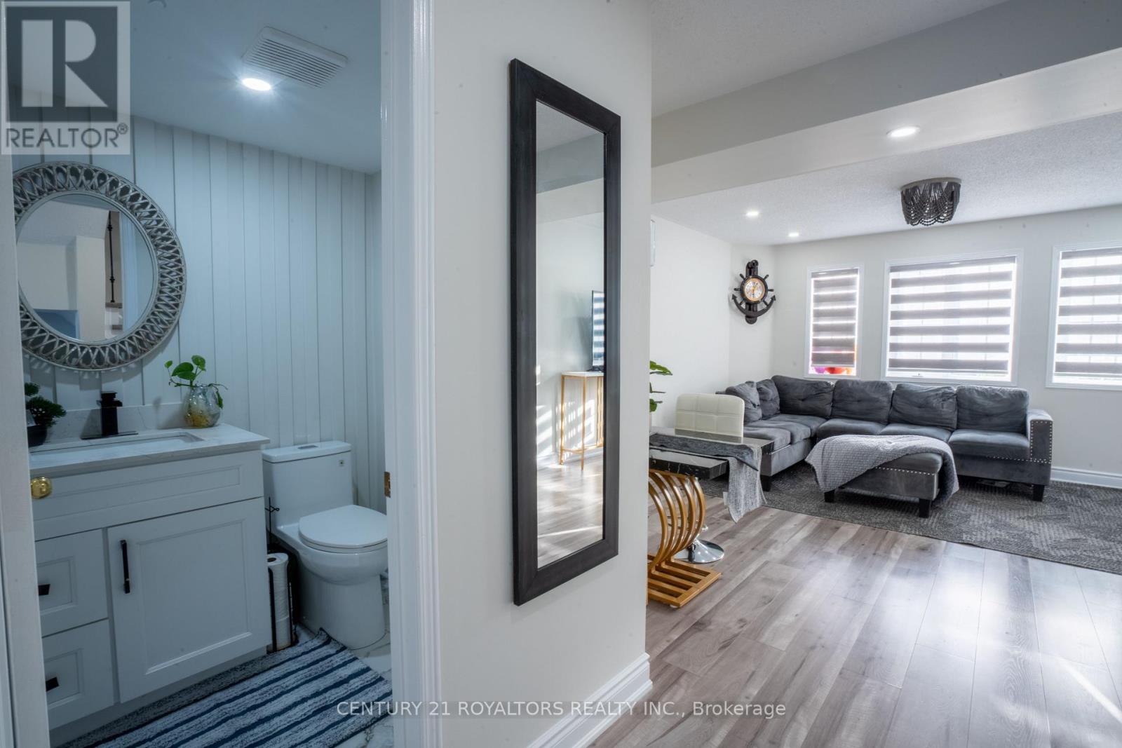Photo 7 of 28 Spadina Road, Brampton ON