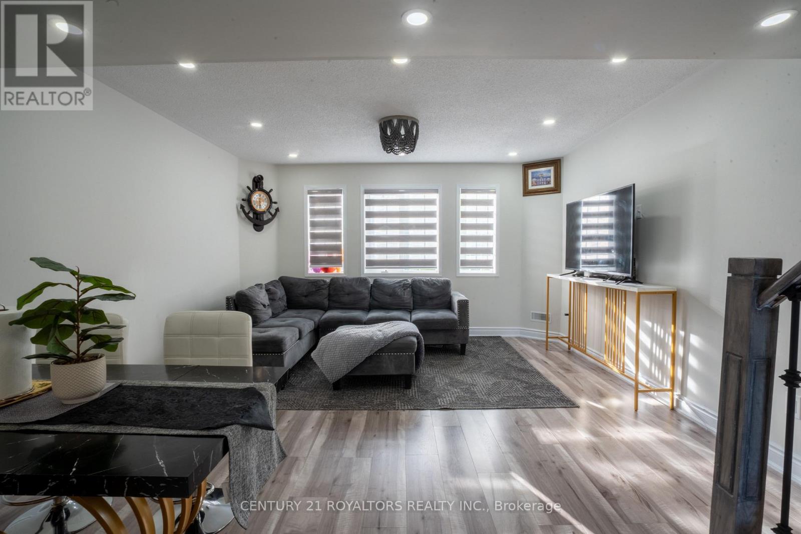 Photo 9 of 28 Spadina Road, Brampton ON
