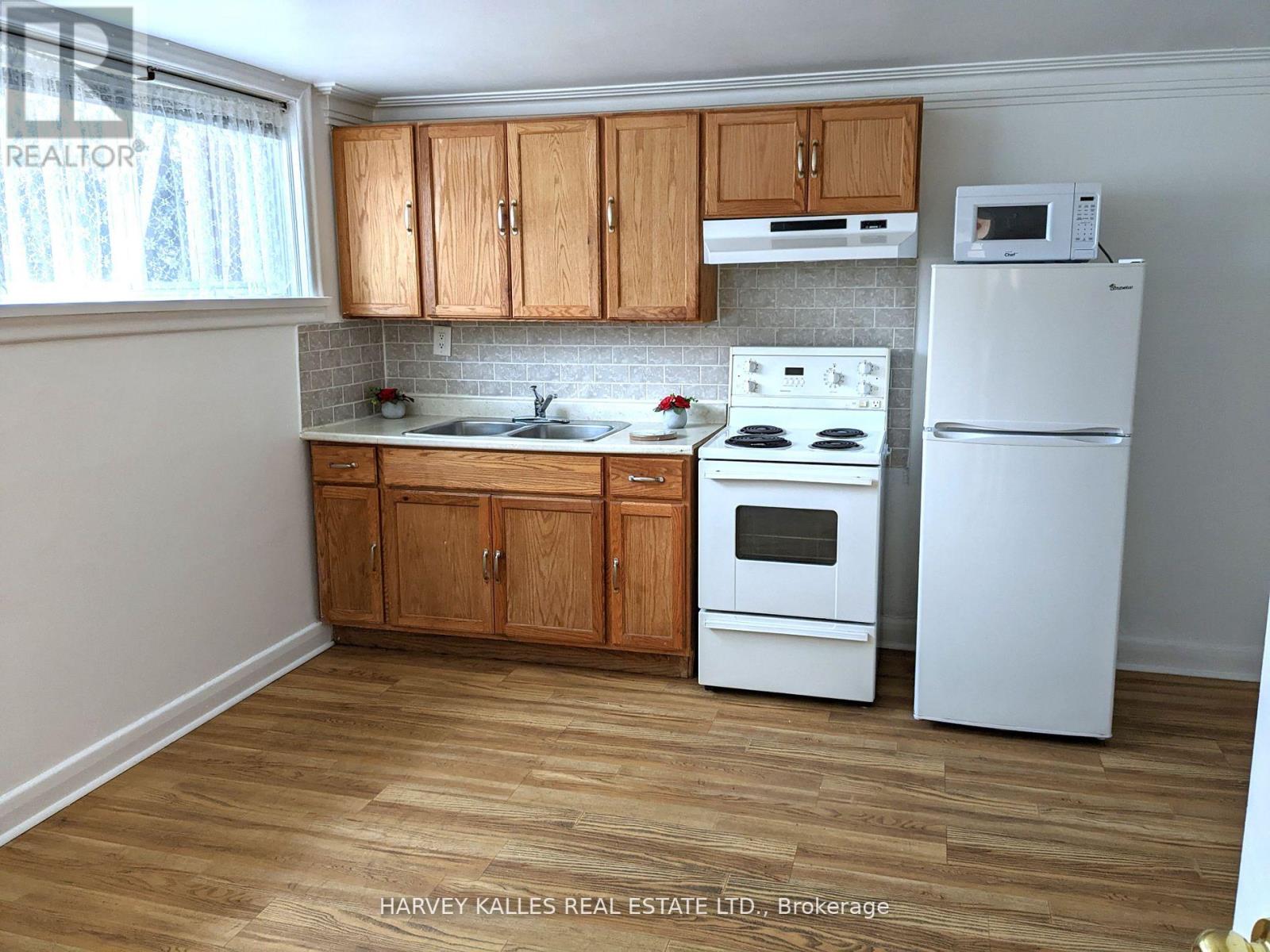 Photo 17 of 40 Dominion Road, Toronto ON