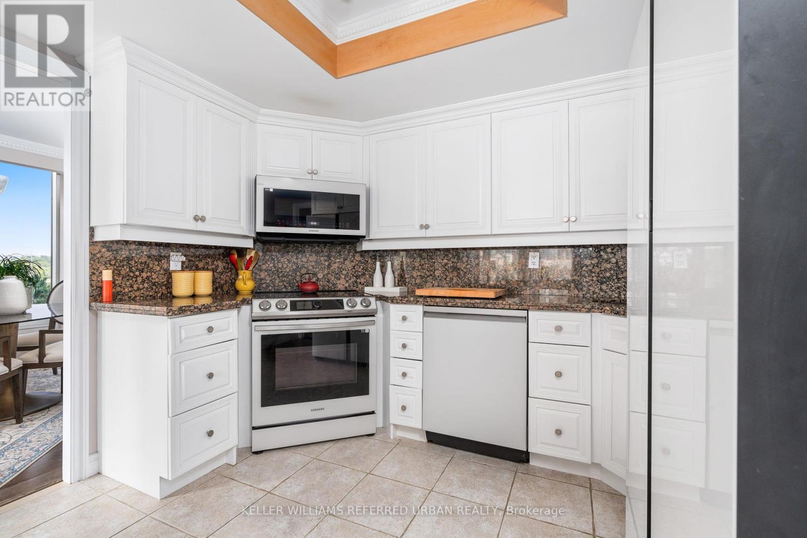 Photo 10 of 409 1 Palace Pier Court, Toronto ON