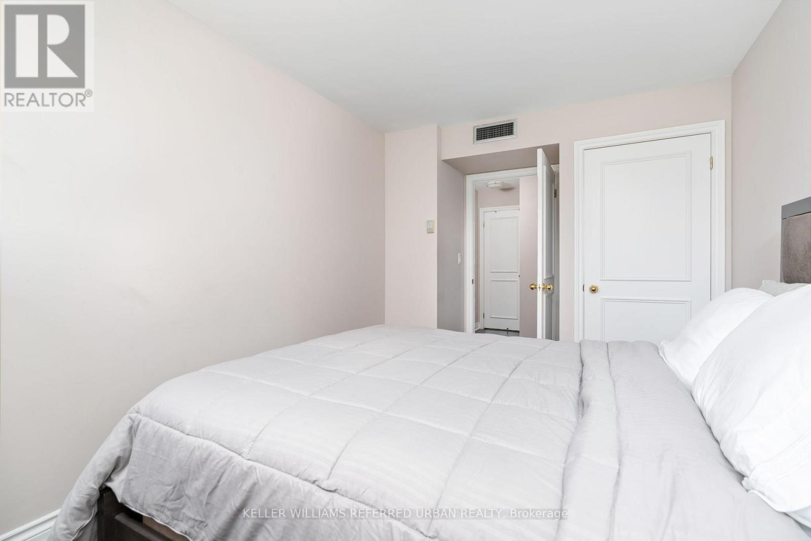 Photo 20 of 409 1 Palace Pier Court, Toronto ON