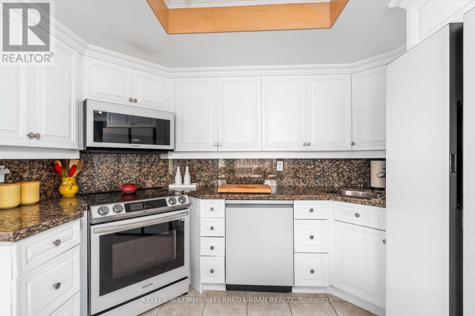 Photo 4 of 409 1 Palace Pier Court, Toronto ON
