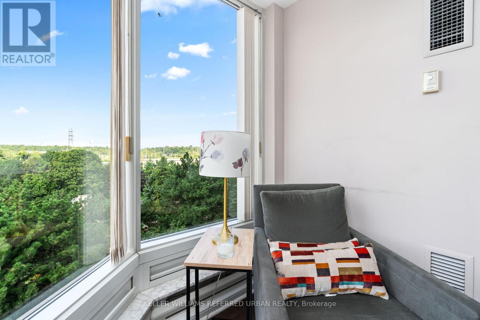 Photo 5 of 409 1 Palace Pier Court, Toronto ON