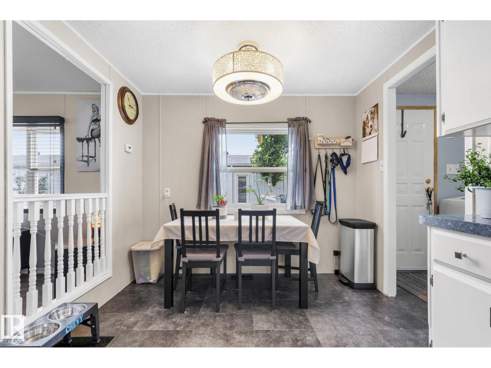 Photo 9 of 605 Evergreen Park Nw, Edmonton AB
