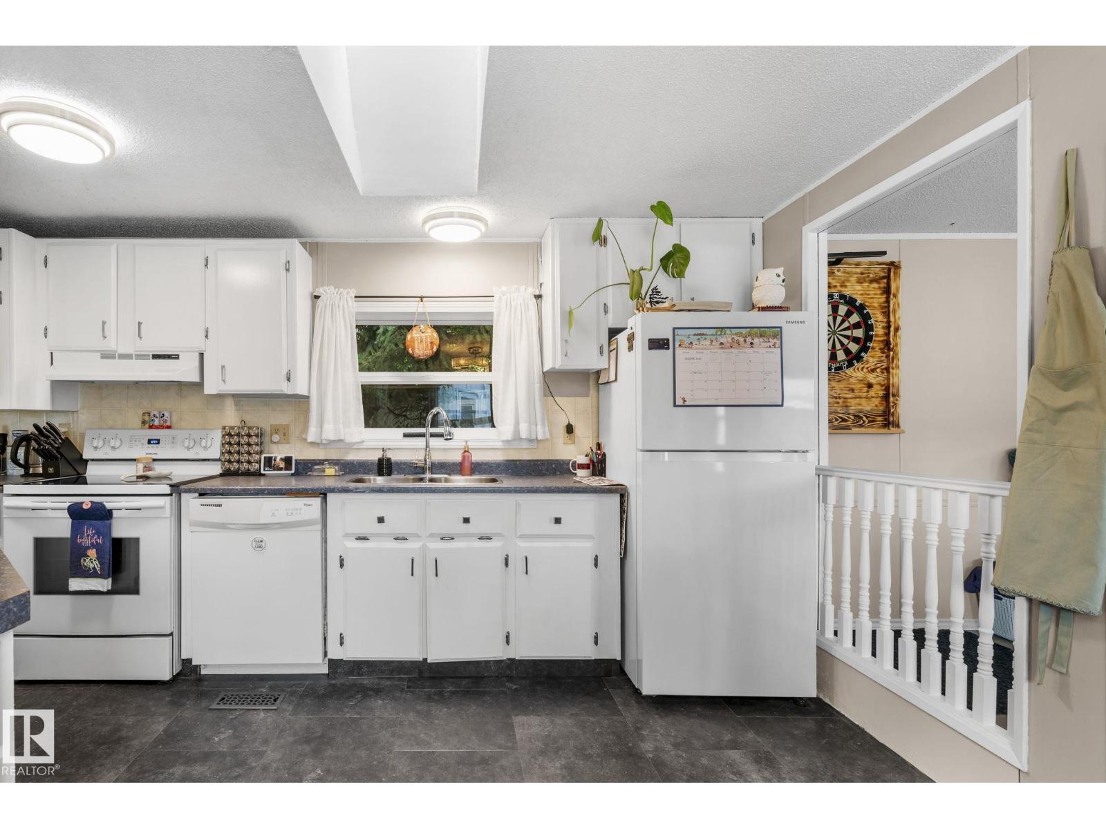 Photo 6 of 605 Evergreen Park Nw, Edmonton AB