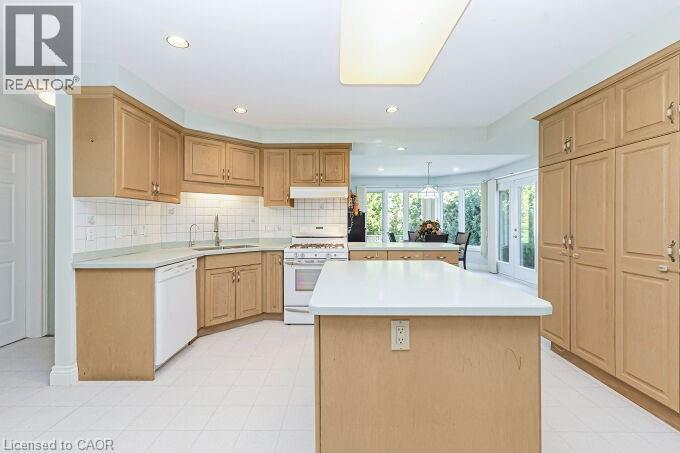 Photo 15 of 126 Montmorency Drive, Hamilton ON