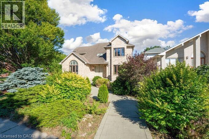Photo 3 of 126 Montmorency Drive, Hamilton ON