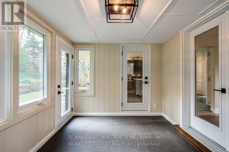 Photo 10 of 56 Mansfield Drive, Hamilton ON