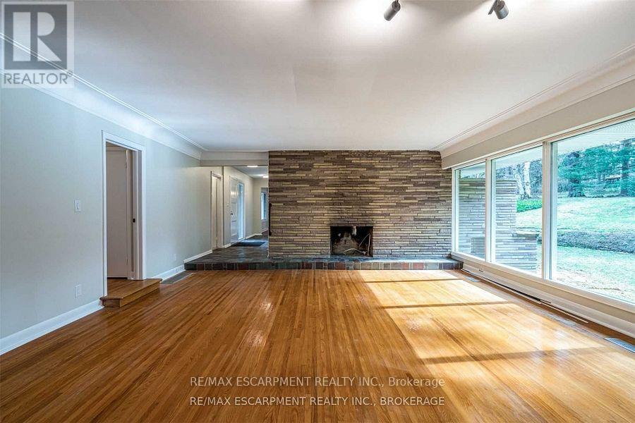 Photo 13 of 56 Mansfield Drive, Hamilton ON