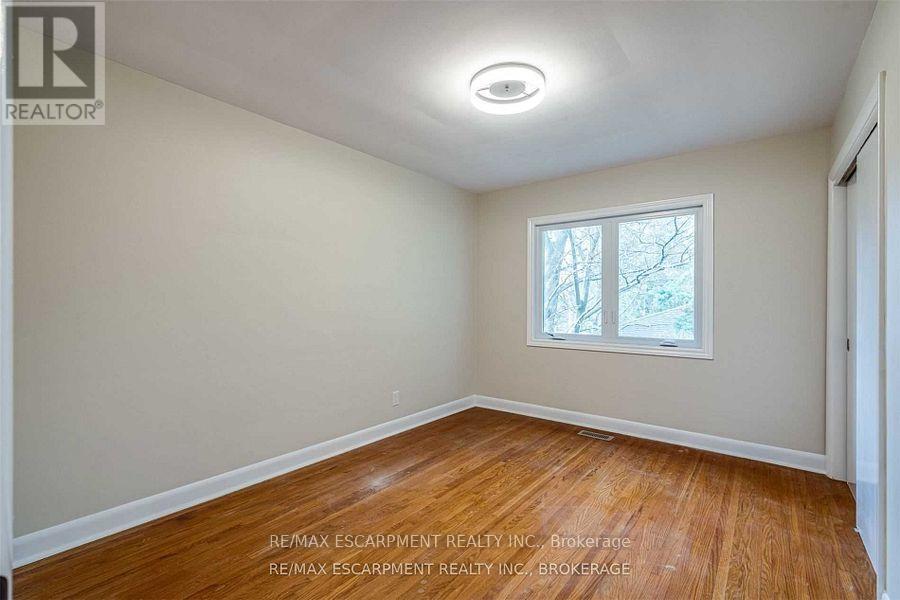 Photo 14 of 56 Mansfield Drive, Hamilton ON