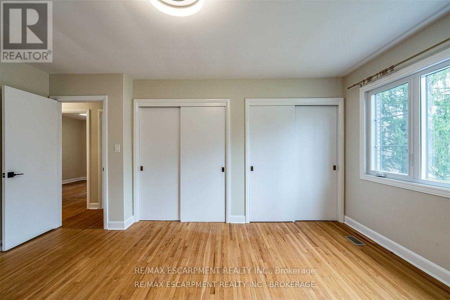 Photo 19 of 56 Mansfield Drive, Hamilton ON