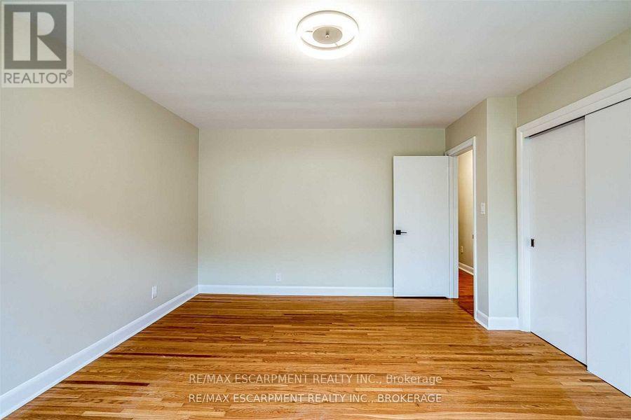 Photo 20 of 56 Mansfield Drive, Hamilton ON