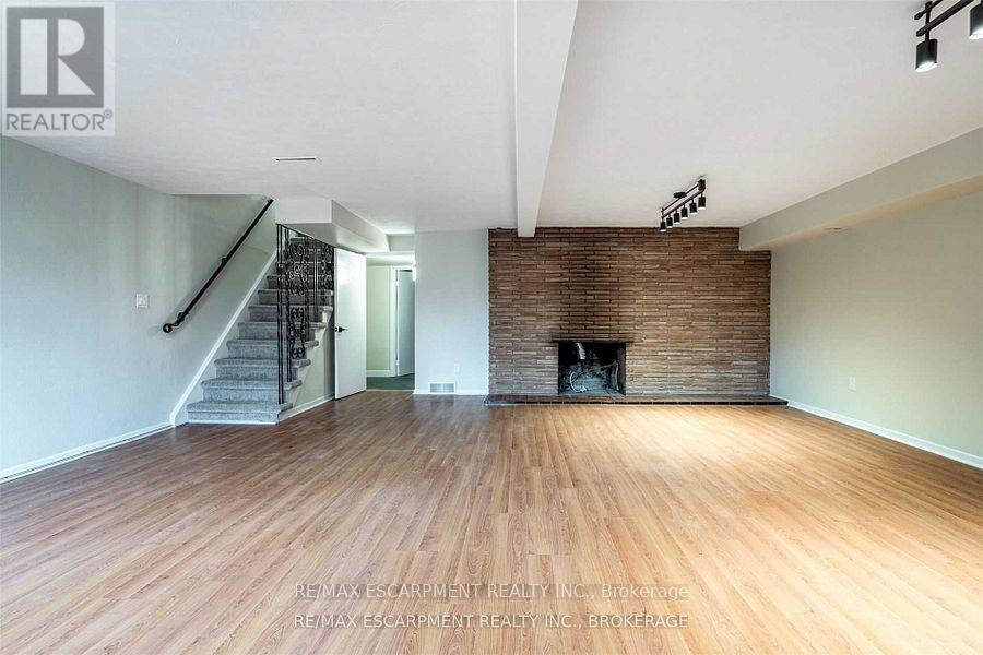 Photo 22 of 56 Mansfield Drive, Hamilton ON