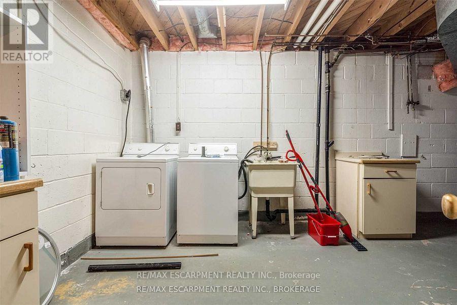Photo 25 of 56 Mansfield Drive, Hamilton ON