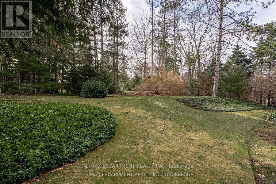 Photo 29 of 56 Mansfield Drive, Hamilton ON