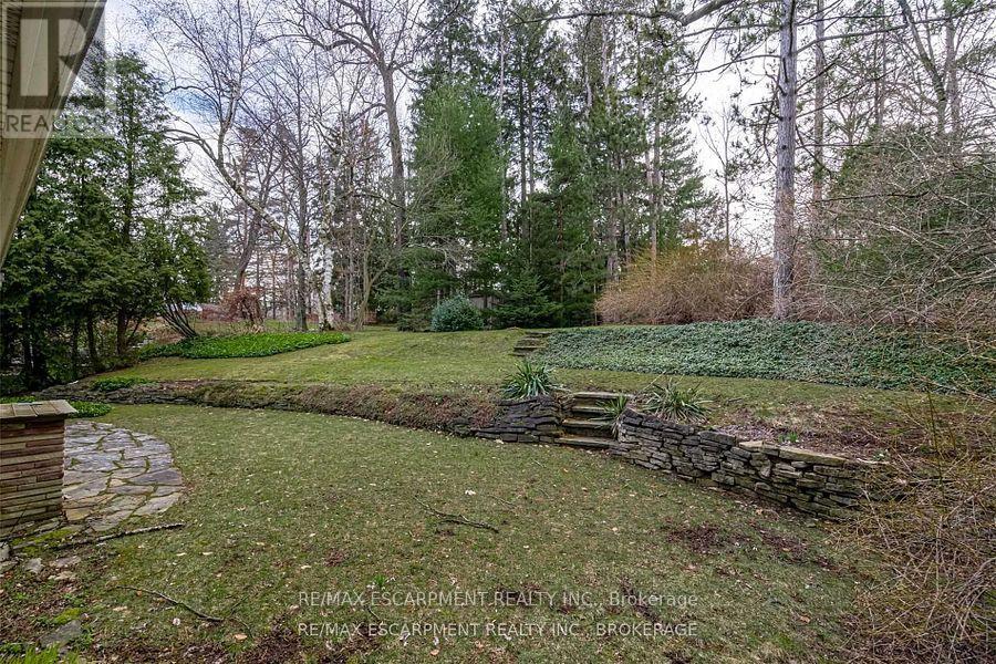 Photo 31 of 56 Mansfield Drive, Hamilton ON