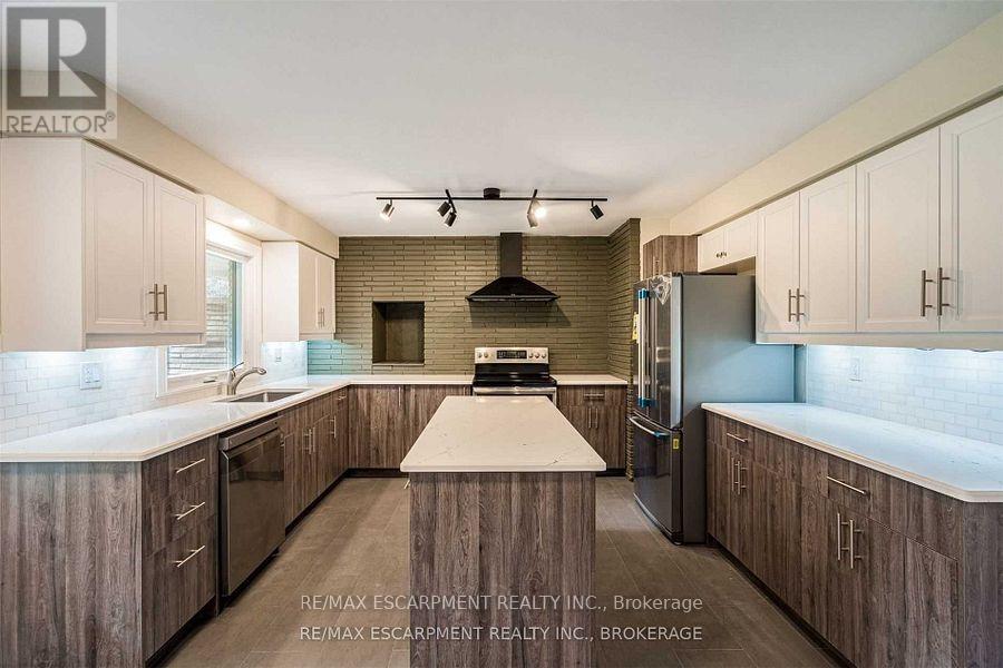 Photo 6 of 56 Mansfield Drive, Hamilton ON